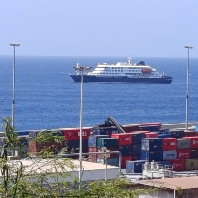 Autoridades planejam retirar passageiros de cruzeiro após surto de hantavírus