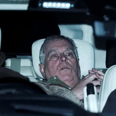 Rainha Elizabeth apoiou nomeação do príncipe Andrew mesmo após caso Epstein