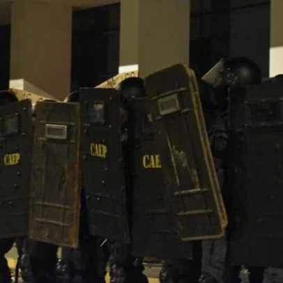 PM retira estudantes que invadiram a reitoria da USP; relatos de gás e cassetetes
