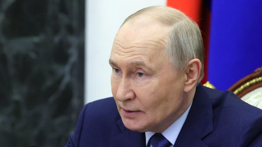 O presidente russo, Vladimir Putin, em reunião desta sexta-feira, 15, em Moscou