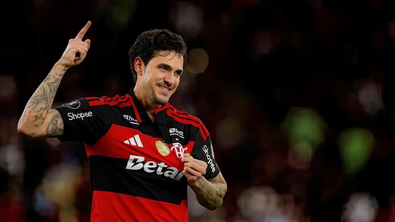 Pedro comemora gol do Flamengo contra o Estudiantes