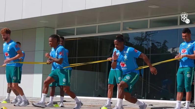 O ex-técnico da Seleção Brasileira Luiz Felipe Scolari esteve presente no treino visando a partida no Maracanã, marcada para domingo (31), um dia antes de a equipe viajar para os EUA.