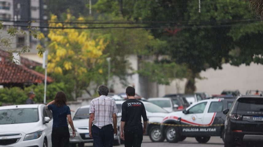 Homem morreu ao tentar reagir a um assalto na zona sul de SP; ele conversava com o irmão, que é PM, quando foram abordados por dois ladrões em uma moto. Crédito: Polícia Civil