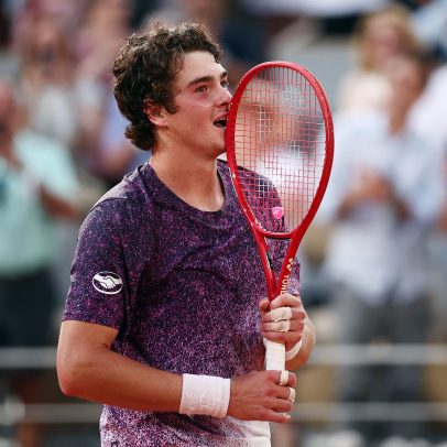 João Fonseca vira partida histórica no Roland Garros