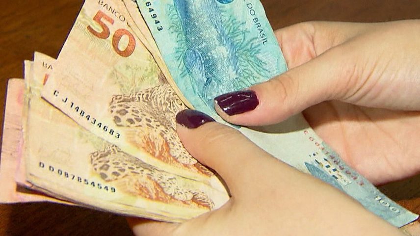 Inadimplência alta e crescimento de crédito a consumidores explicam os spreads bancários maiores
