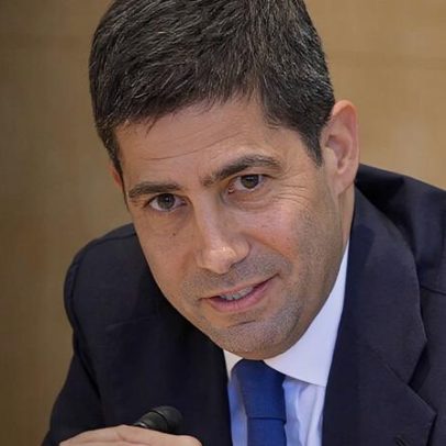 Kevin Warsh assume a presidência do Fed