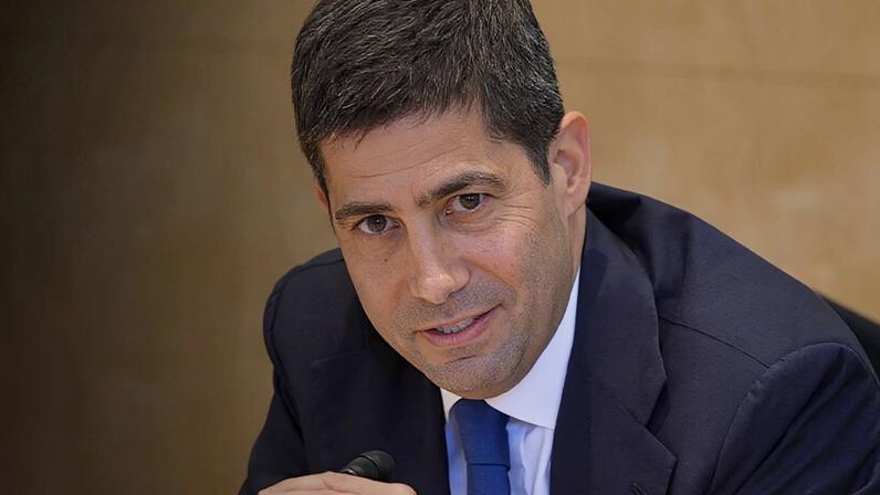 Kevin Warsh é formado em políticas públicas pela Universidade Stanford