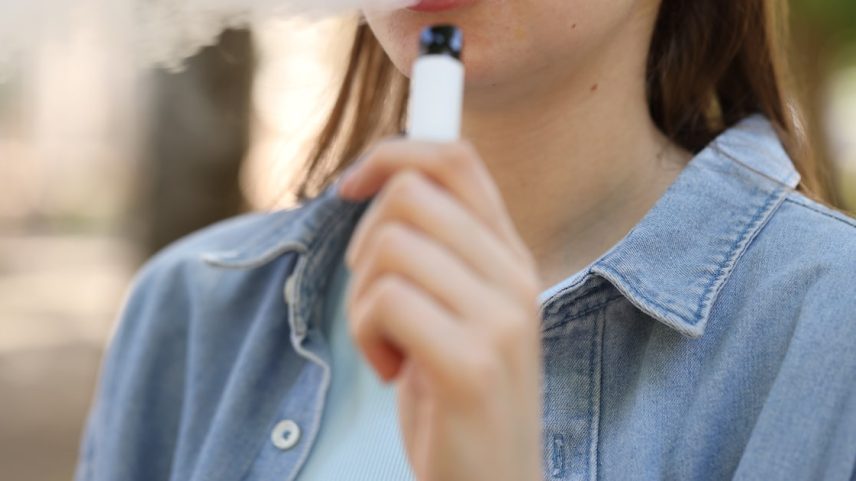 Jovem britânica descobriu câncer de pulmão metastático depois de passar cinco anos usando vape – um caso dramático que pode se tornar cada vez mais comum nos próximos anos