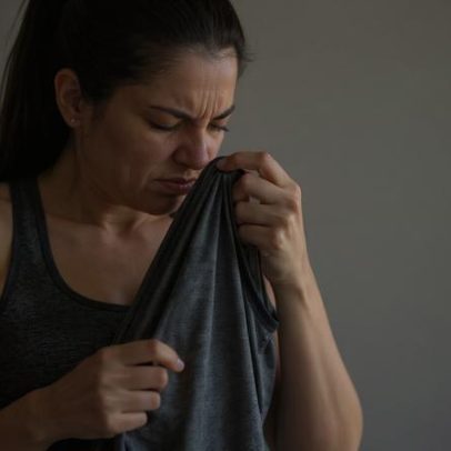 Roupas de treino com mau cheiro: entenda as causas comuns