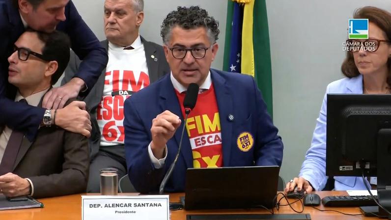 Texto prevê a redução da jornada de trabalho de 44 horas para 40 horas semanais