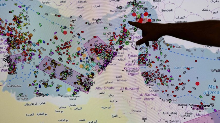 Bloqueio do Estreito de Ormuz inflaciona o preço dos combustíveis no mundo todo