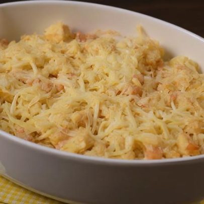 Arroz de forno cremoso usa sobras do dia
