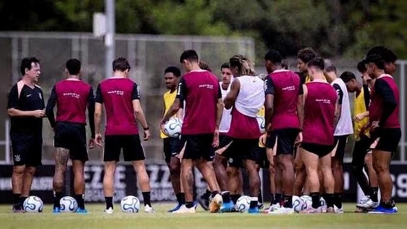 Corinthians retorna aos treinos e pode poupar titulares contra Platense