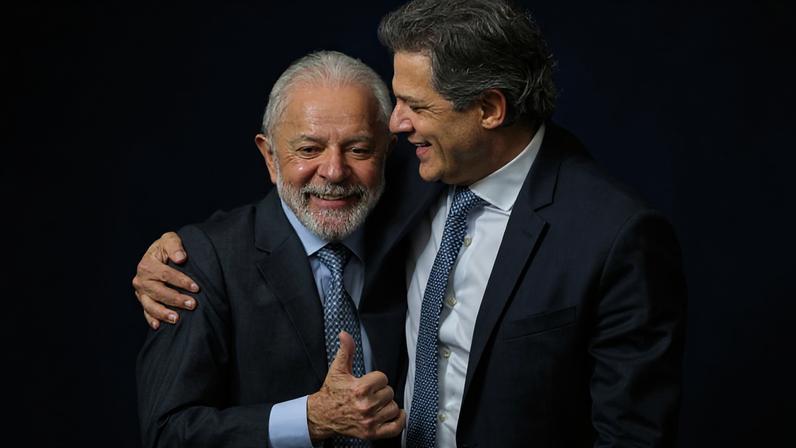 O presidente Luiz Inácio Lula da Silva (PT) e seu ex-ministro da Fazenda, Fernando Haddad; pré-candidato ao governo de SP deve participar de atos do Dia do Trabalhador nesta 6ª feira (1º.mai)