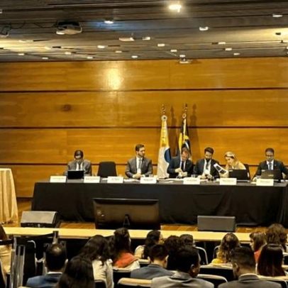 Governo arrecada R$ 23 mi com leilão para ampliar sinal de celular