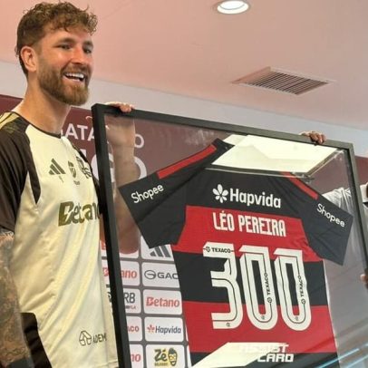 Léo Pereira recebe homenagem por marca especial pelo Flamengo