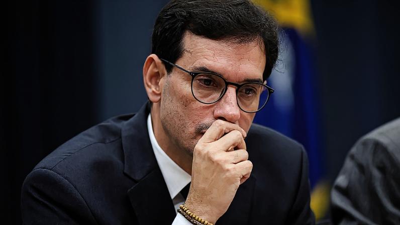 “A Constituição é para tratar dos tetos e dos pisos. Eu não vou entrar no regramento específico. Estou deixando isso bem claro para não haver decepção”, afirmou o deputado Leo Prates, relator da PEC que estabelece o fim da escala de trabalho 6 X 1