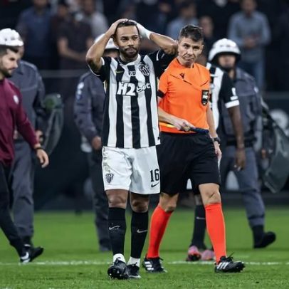 Atlético faz jogo correto, é punido no fim por falhas e postura defensiva