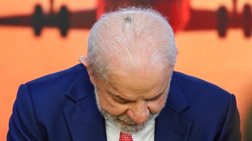 Lula percorre Granja do Torto 16 dias após cirurgia