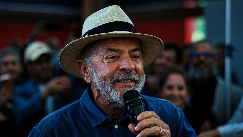 Presidente da República, Luiz Inácio Lula da Silva, durante visita ao Pomar da Ciência, na Embrapa Cerrados, Planaltina - DF.