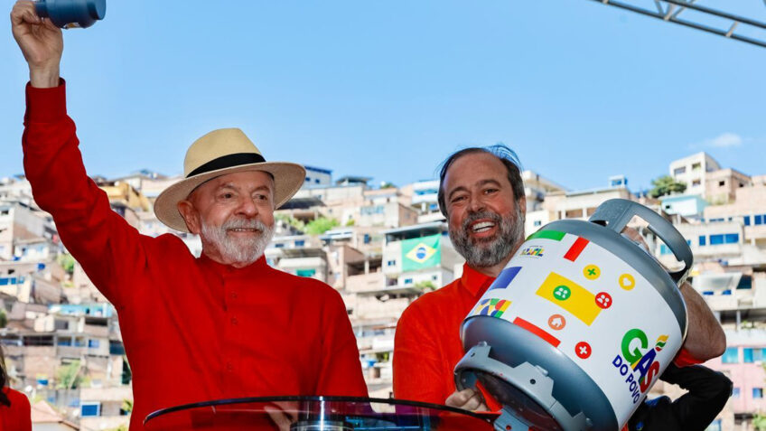 Lula e Silveira em evento para anúncio do programa Gás do Povo, em setembro de 2025