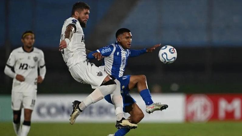 Lyanco em Juventud x Atlético (Photo by Eitan ABRAMOVICH / AFP)