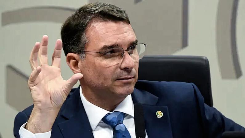 Contato entre Flávio e Vorcaro tem impactado negociações estaduais