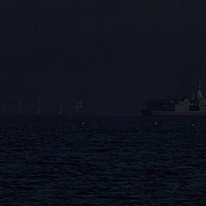 Irã afirma controle total de Ormuz, ataca navio dos EUA e revela mapa