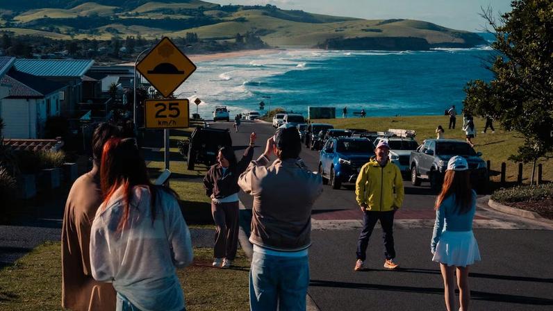 Tasman Drive, via que foi apontada como 'a rua mais bonita' da Austrália nas redes sociais e tem despertado o interesse de turistas desde então.