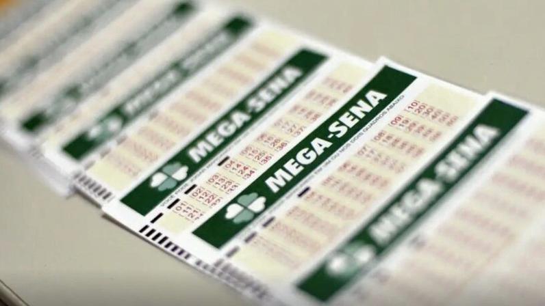 As dezenas sorteadas no concurso 3010 foram 35 – 33 – 45 – 30 – 47 – 03; na imagem, bilhete da Mega-Sena