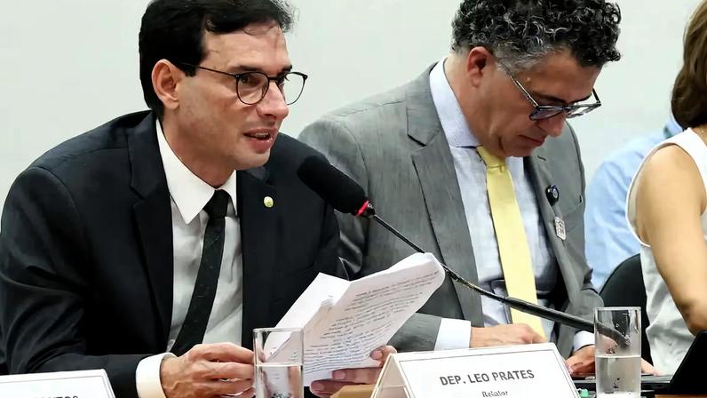 O relator da proposta sugere a modificação do Artigo 7º da Constituição Federal