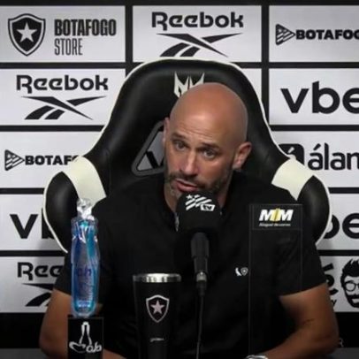 Carvalho celebra atuação de Arthur Cabral e vitória contra o Corinthians