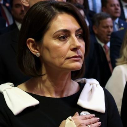 Debate sobre cumprimentar o carrasco do marido com beijos
