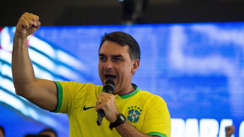 Opositores a Flávio consideram que ele não pode usar discurso anticorrupção