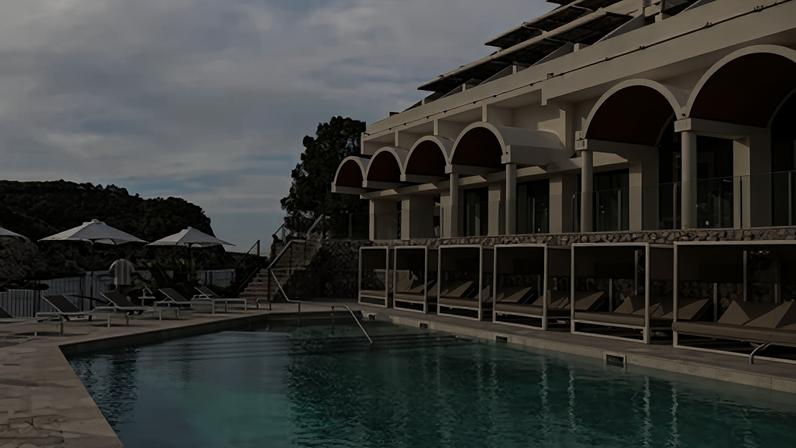 Piscina del hotel Cala San Miguel, propiedad de HIP y operado por Barceló con la marca Hilton.