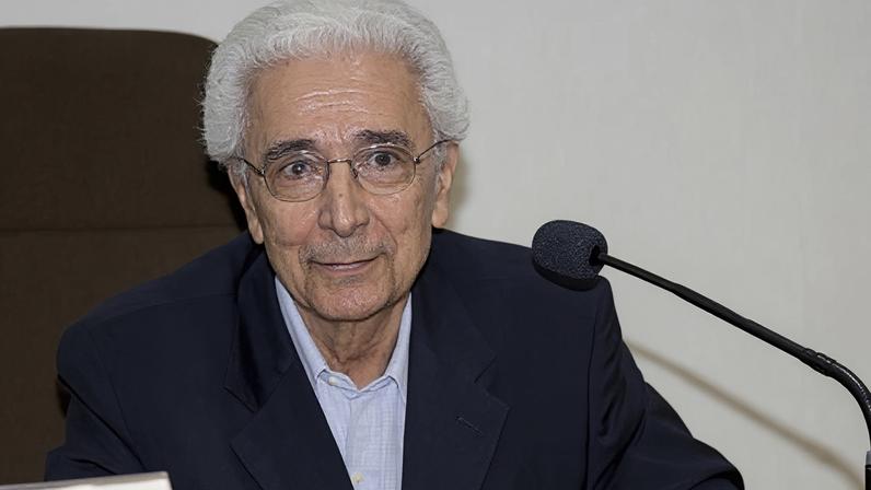 Fernando Morais morre aos 93 anos em São Paulo.