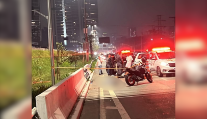 Mulher morre ao bater em muro da Marginal durante tentativa de assalto