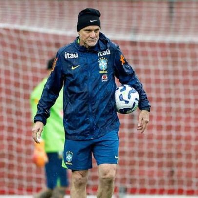 Taffarel defende goleiro Bento após falha em jogo no Saudita