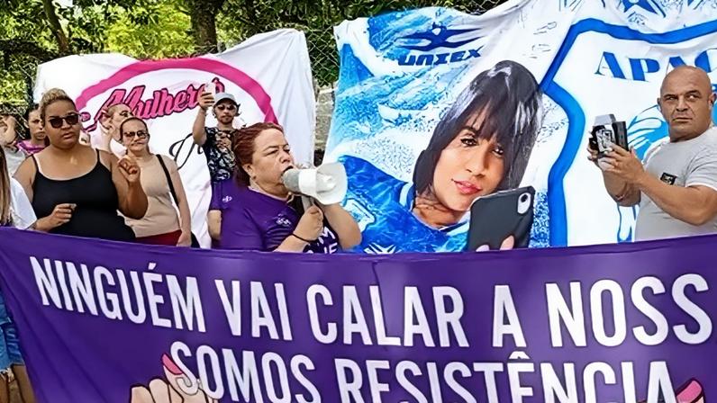 “Estamos aqui para exigir justiça por Tainara e pelas outras mulheres que perdem a vida diariamente. Todo dia vemos uma notícia assim nos jornais. Até quando?”, declarou um familiar da vítima