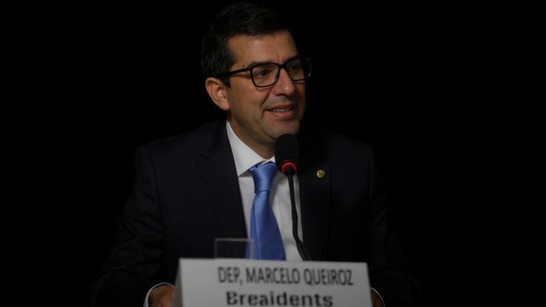As suspeitas recaem sobre contratos firmados pela Secretaria de Estado de Agricultura, Pecuária e Abastecimento do Rio de Janeiro quando Queiroz (foto) comandava a pasta