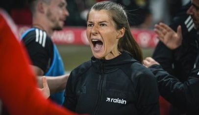 Marie-Louise Eta conquista 1ª vitória como técnica na Bundesliga