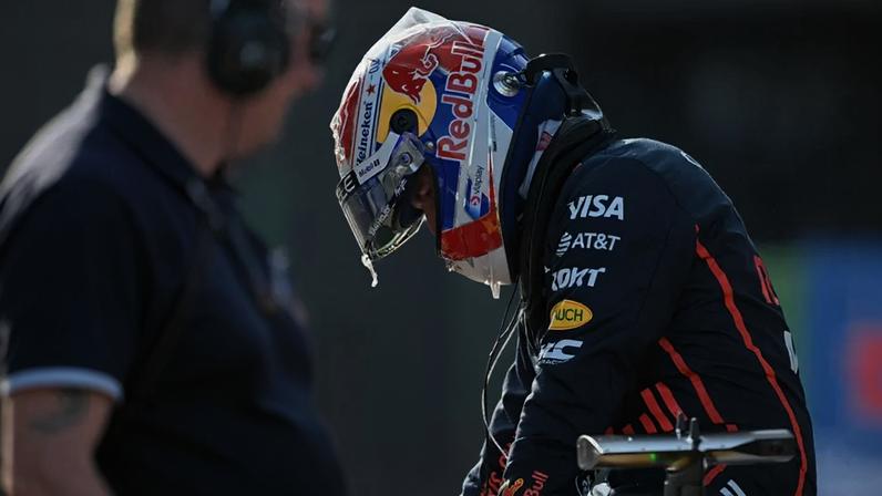 Max Verstappen no GP da China pela F1 2025 (Foto: HECTOR RETAMAL / AFP)