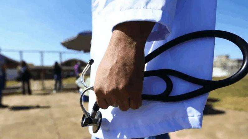 É um escândalo e um risco para o Brasil ter quase ⅓ do total das suas escolas de medicina qualificadas pelo MEC como insuficientes, afirma o articulista