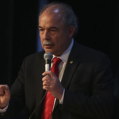 Estado deve proteger economia de choque do petróleo, diz Mercadante