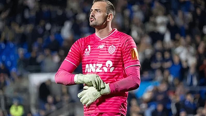 Goleiro da Nova Zelândia adia casamento após ser convocado para a Copa do Mundo