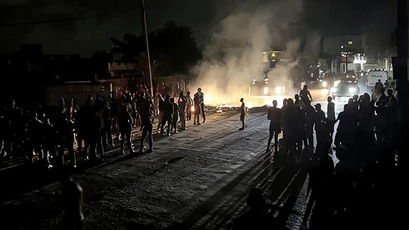 Milhares de pessoas protestam em Havana, Cuba, à medida que os cortes de energia se intensificam em meio ao bloqueio dos EUA