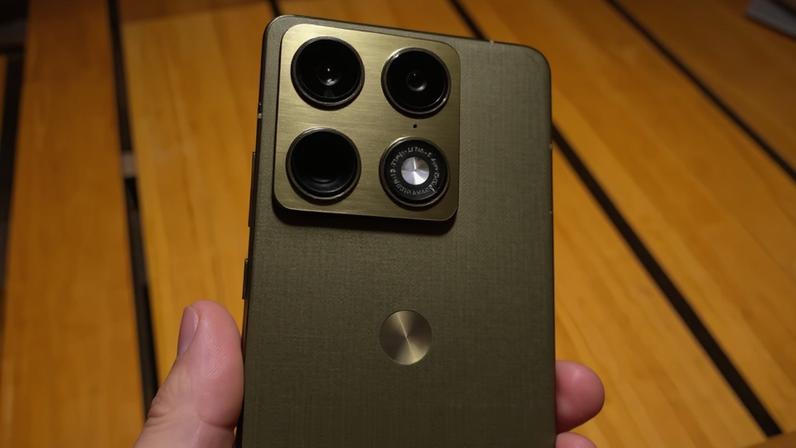 Motorola Edge 2026 aparece em imagens vazadas com visual inspirado no Signature