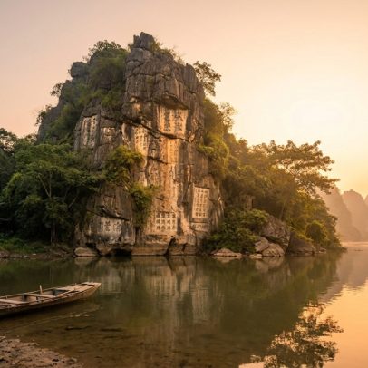 Montanha vietnamita guarda poemas imperiais gravados há 700 anos