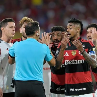VAR envolve pênalti entre Flamengo e Estudiantes
