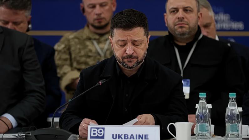 Zelensky cabisbaixo